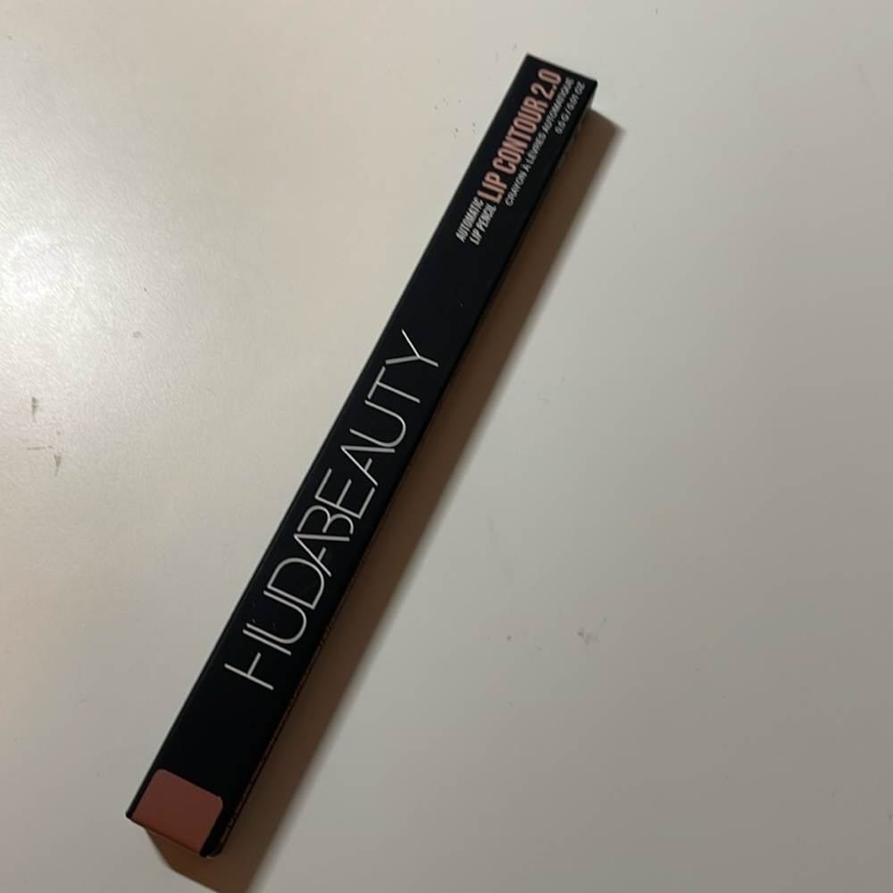 Huda beauty lip liner in the shade pinky brown